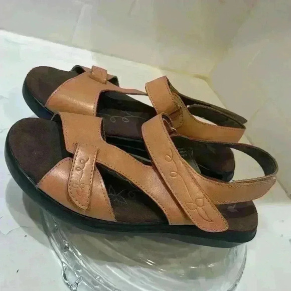 Propet womens tan sandals size 7 - Picture 4 of 9